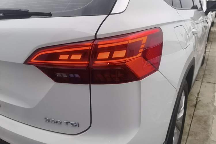 Used Volkswagen Tayron 2020 330TSI Two-Wheel Drive Luxury Connected Pro Edition Right Rear Taillight