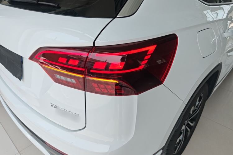 Used Volkswagen Tayron 2020 380TSI All-Wheel Drive R-Line Connected Version Right Rear Taillight