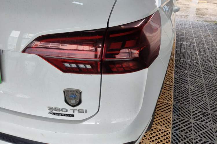 Used Volkswagen Tayron 2020 380TSI All-Wheel Drive R-Line Connected Version Right Rear Taillight