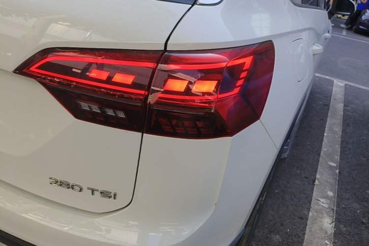 Used Volkswagen Tayron 2020 280TSI Two-Wheel Drive Luxury Connect Edition Right Rear Taillight