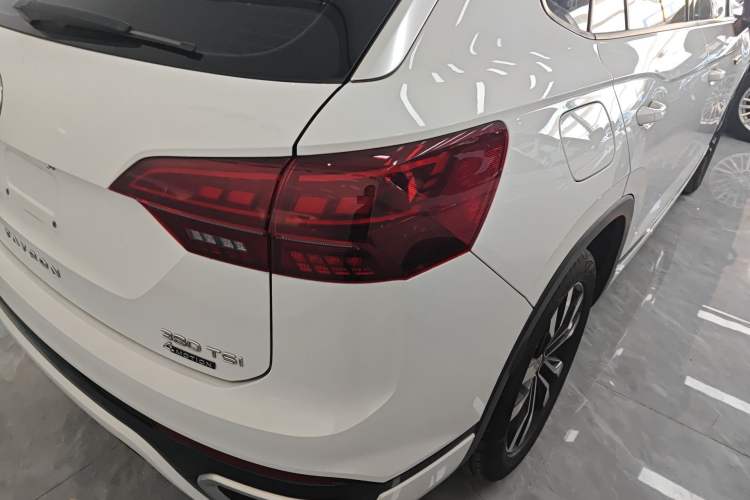 Used Volkswagen Tayron 2020 380TSI All-Wheel Drive R-Line Connected Version Right Rear Taillight