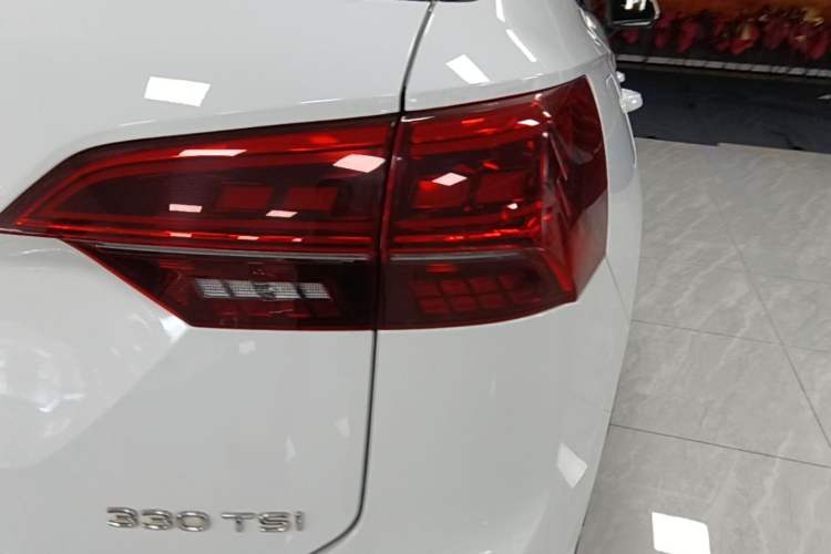 Used Volkswagen Tayron 2020 330TSI Two-Wheel Drive Luxury Connected Pro Edition Right Rear Taillight