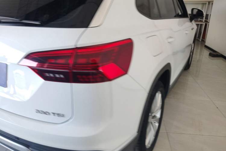 Used Volkswagen Tayron 2020 330TSI Two-Wheel Drive Luxury Connected Pro Edition Right Rear Taillight