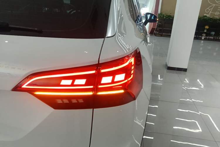 Used Volkswagen Tayron 2020 330TSI Two-Wheel Drive Luxury Smart Connectivity Version Right Rear Taillight