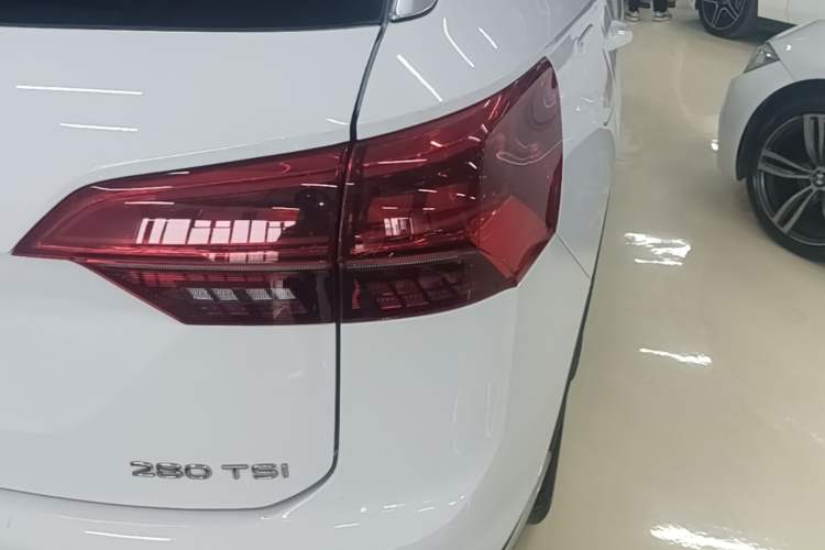 Used Volkswagen Tayron 2020 280TSI Two-Wheel Drive Luxury Connect Edition Right Rear Taillight