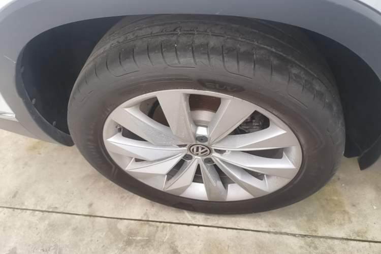 Used Volkswagen Tayron 2020 330TSI Two-Wheel Drive Luxury Connected Pro Edition Right Rear Wheel Hub