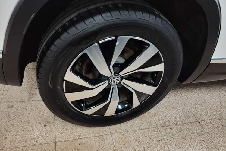 Used Volkswagen Tayron 2020 280TSI Two-Wheel Drive Luxury Connect Edition Right Rear Wheel Hub