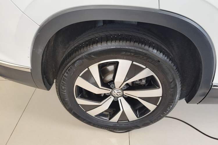 Used Volkswagen Tayron 2020 330TSI Two-Wheel Drive Luxury Smart Connectivity Version Right Rear Wheel Hub