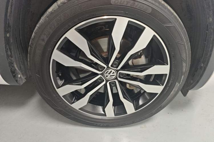 Used Volkswagen Tayron 2020 380TSI All-Wheel Drive R-Line Connected Version Right Rear Wheel Hub