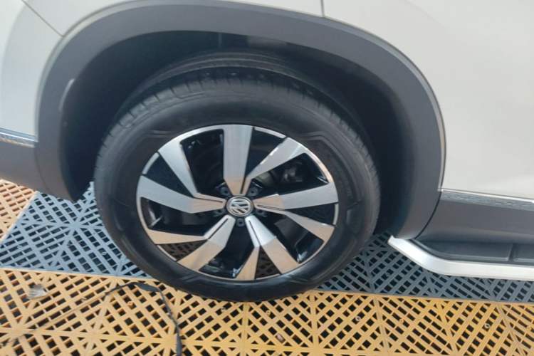 Used Volkswagen Tayron 2020 330TSI Two-Wheel Drive Luxury Smart Connectivity Version Right Rear Wheel Hub