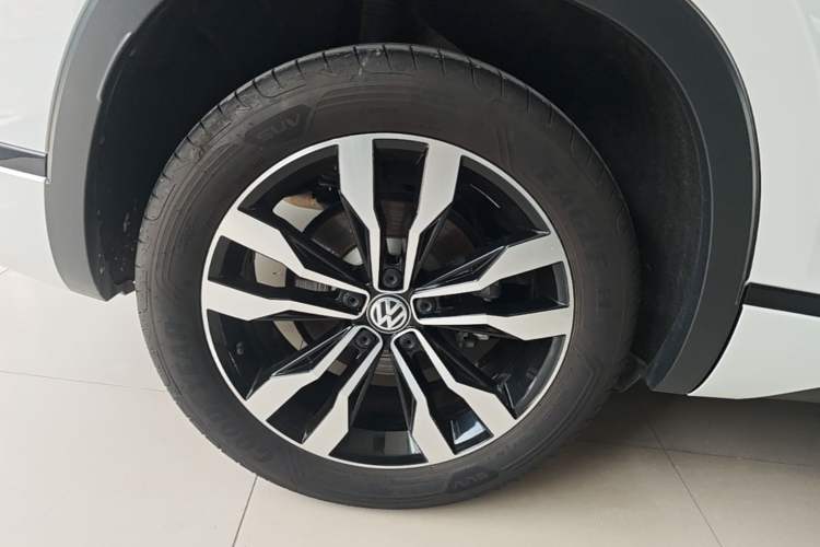 Used Volkswagen Tayron 2020 380TSI All-Wheel Drive R-Line Connected Version Right Rear Wheel Hub