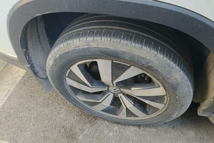 Used Volkswagen Tayron 2020 280TSI Two-Wheel Drive Luxury Connect Edition Right Rear Wheel Hub