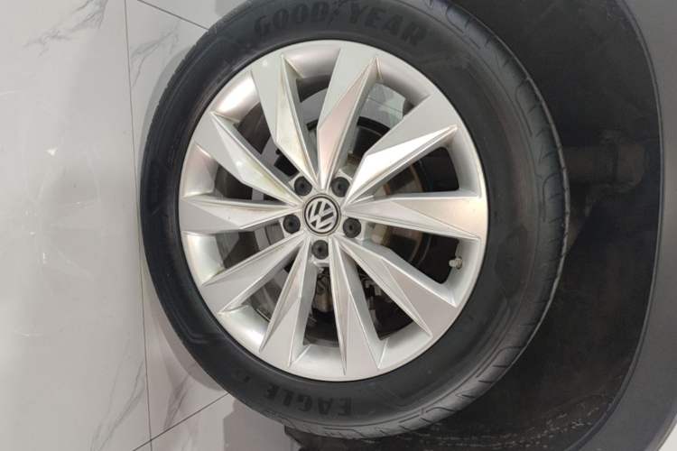 Used Volkswagen Tayron 2020 330TSI Two-Wheel Drive Luxury Connected Pro Edition Right Rear Wheel Hub