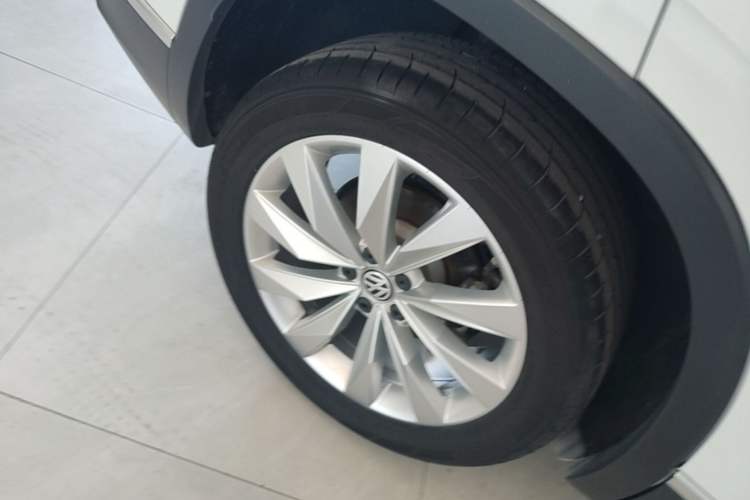 Used Volkswagen Tayron 2020 330TSI Two-Wheel Drive Luxury Connected Pro Edition Right Rear Wheel Hub