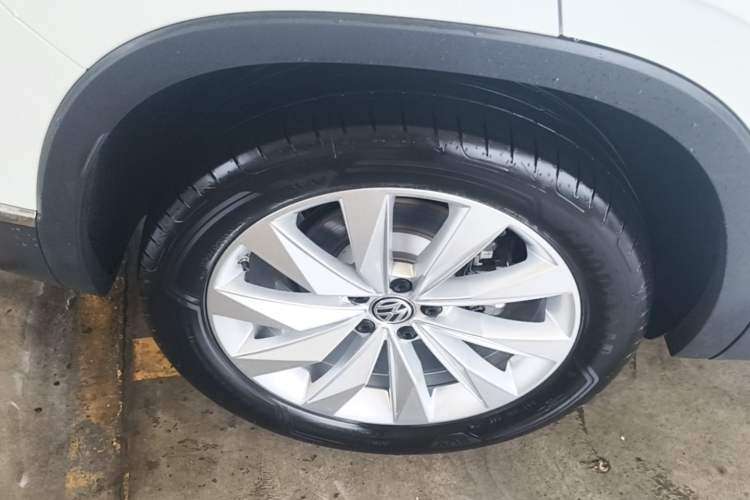 Used Volkswagen Tayron 2020 330TSI Two-Wheel Drive Luxury Connected Pro Edition Right Rear Wheel Hub
