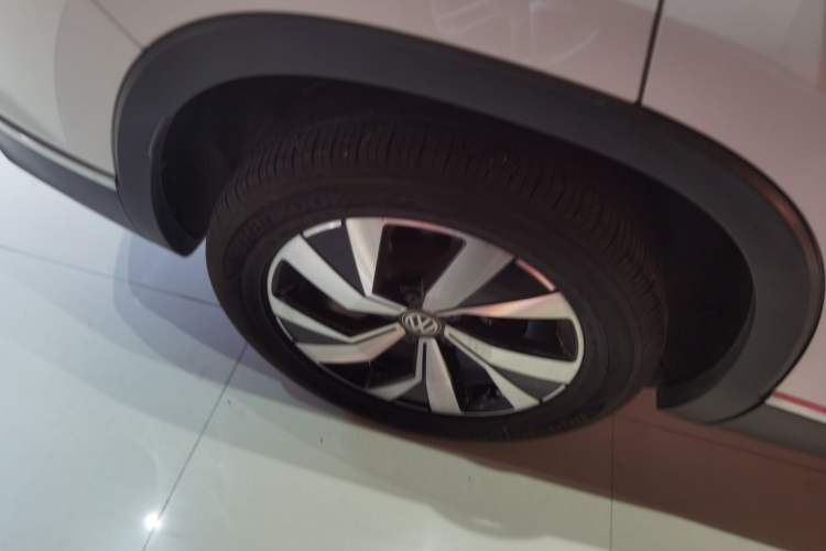 Used Volkswagen Tayron 2020 330TSI Two-Wheel Drive Luxury Smart Connectivity Version Right Rear Wheel Hub
