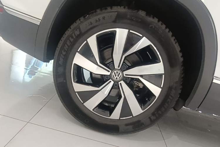 Used Volkswagen Tayron 2020 330TSI Two-Wheel Drive Luxury Smart Connectivity Version Right Rear Wheel Hub