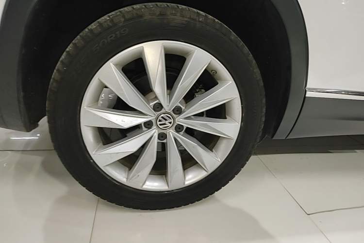 Used Volkswagen Tayron 2020 380TSI Four-Wheel Drive Luxury Connect Pro Edition Right Rear Wheel Hub