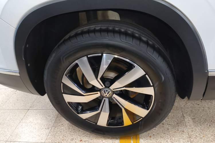 Used Volkswagen Tayron 2020 280TSI Two-Wheel Drive Luxury Connect Edition Right Rear Wheel Hub