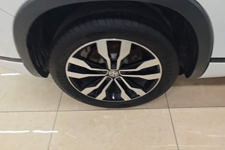 Used Volkswagen Tayron 2020 380TSI All-Wheel Drive R-Line Connected Version Right Rear Wheel Hub