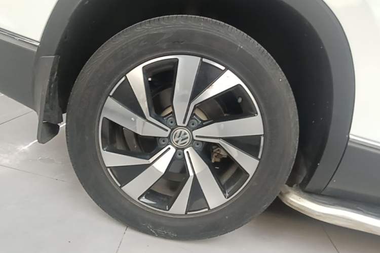 Used Volkswagen Tayron 2020 330TSI Two-Wheel Drive Luxury Smart Connectivity Version Right Rear Wheel Hub