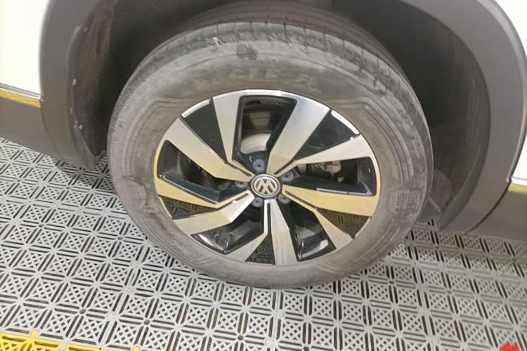 Used Volkswagen Tayron 2020 330TSI Two-Wheel Drive Luxury Smart Connectivity Version Right Rear Wheel Hub