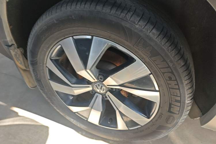 Used Volkswagen Tayron 2020 280TSI Two-Wheel Drive Luxury Connect Edition Right Rear Wheel Hub