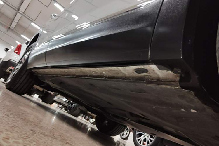 Used Volkswagen Tayron 2020 280TSI Two-Wheel Drive Luxury Connect Edition Right Side Sill
