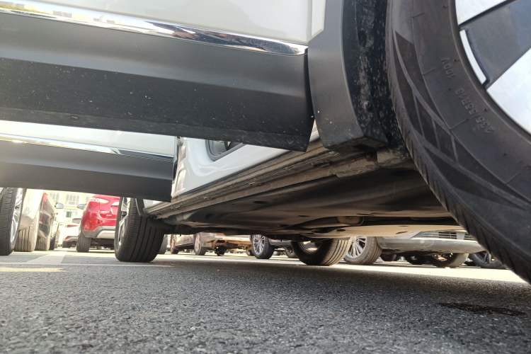 Used Volkswagen Tayron 2020 330TSI Two-Wheel Drive Luxury Smart Connectivity Version Right Side Sill