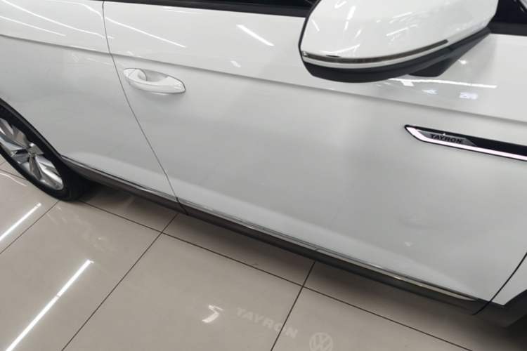 Used Volkswagen Tayron 2020 330TSI Two-Wheel Drive Luxury Smart Connectivity Version Right Side Sill