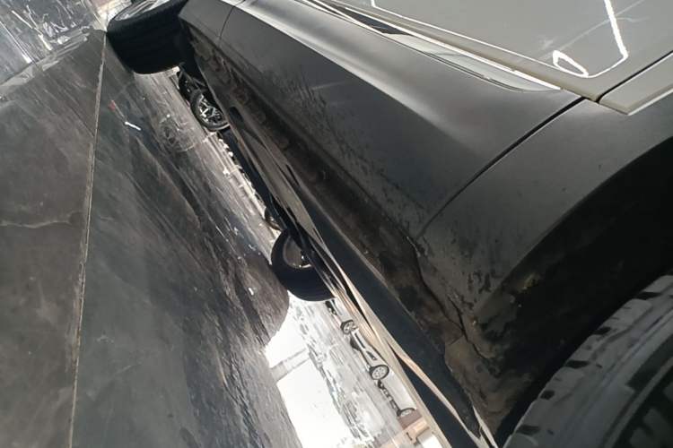Used Volkswagen Tayron 2020 330TSI Two-Wheel Drive Luxury Connected Pro Edition Right Side Sill