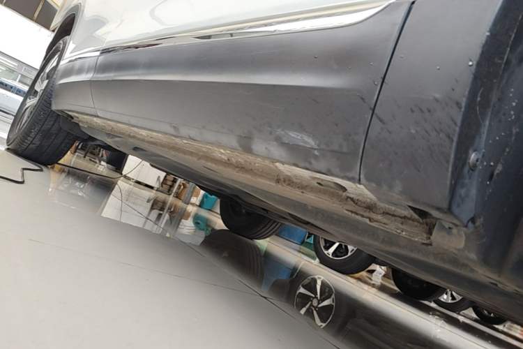 Used Volkswagen Tayron 2020 330TSI Two-Wheel Drive Luxury Smart Connectivity Version Right Side Sill