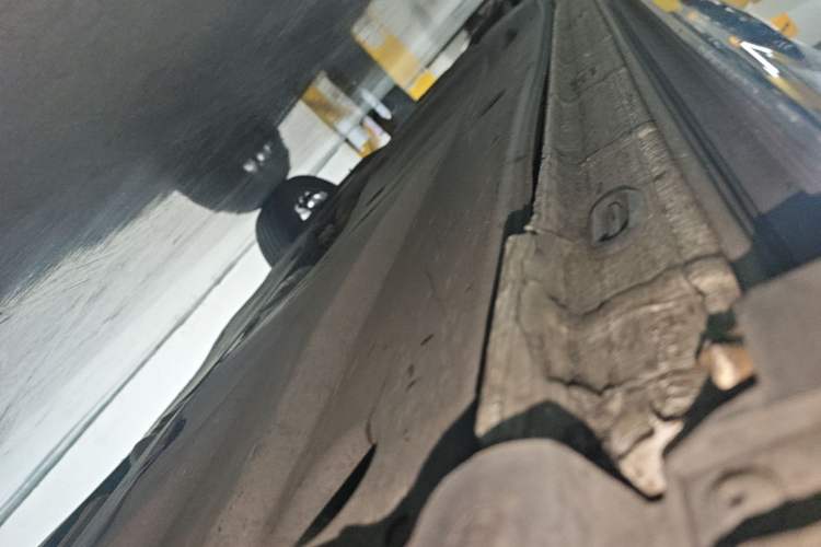 Used Volkswagen Tayron 2020 380TSI All-Wheel Drive R-Line Connected Version Right Side Sill
