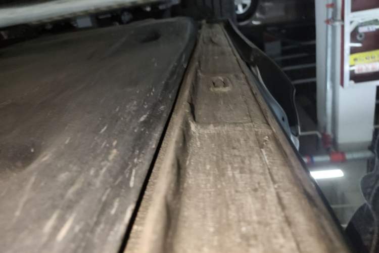 Used Volkswagen Tayron 2020 280TSI Two-Wheel Drive Luxury Connect Edition Right Side Sill