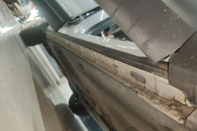 Used Volkswagen Tayron 2020 330TSI Two-Wheel Drive Luxury Smart Connectivity Version Right Side Sill