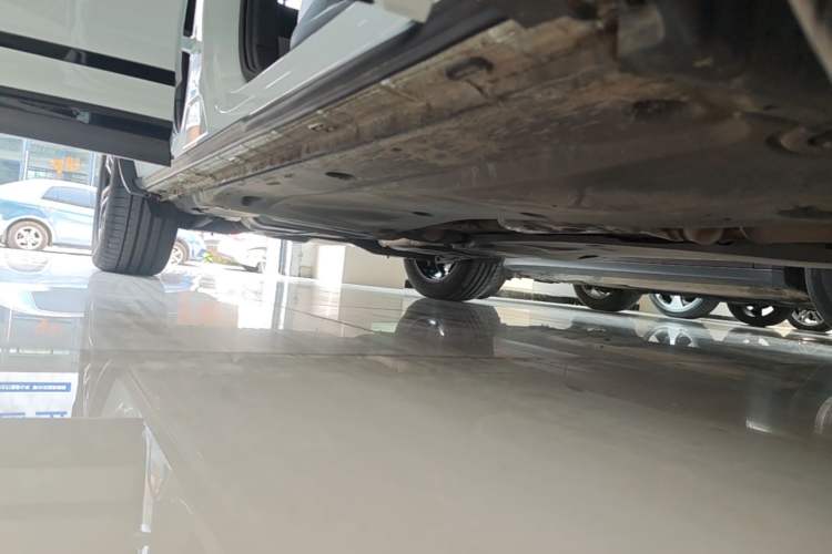 Used Volkswagen Tayron 2020 380TSI All-Wheel Drive R-Line Connected Version Right Side Sill