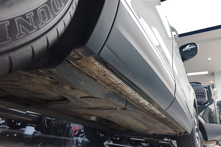 Used Volkswagen Tayron 2020 330TSI Two-Wheel Drive Luxury Smart Connectivity Version Right Side Sill
