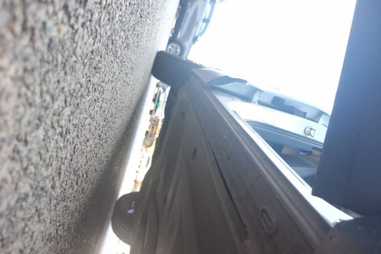 Used Volkswagen Tayron 2020 330TSI Two-Wheel Drive Luxury Smart Connectivity Version Right Side Sill