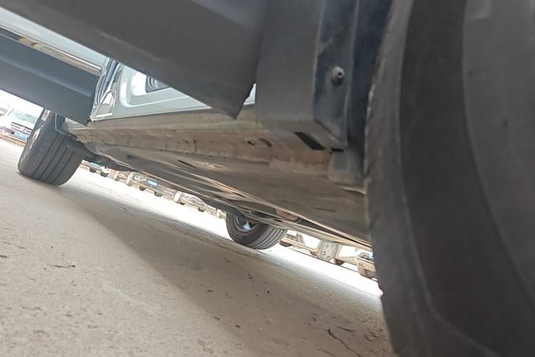 Used Volkswagen Tayron 2020 330TSI Two-Wheel Drive Luxury Smart Connectivity Version Right Side Sill