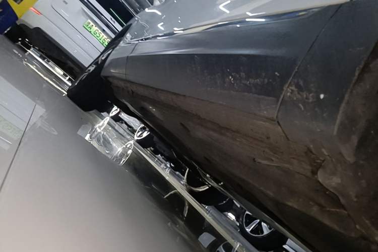 Used Volkswagen Tayron 2020 330TSI Two-Wheel Drive Luxury Smart Connectivity Version Right Side Sill