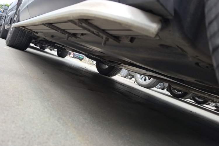 Used Volkswagen Tayron 2020 330TSI Two-Wheel Drive Luxury Smart Connectivity Version Right Side Sill