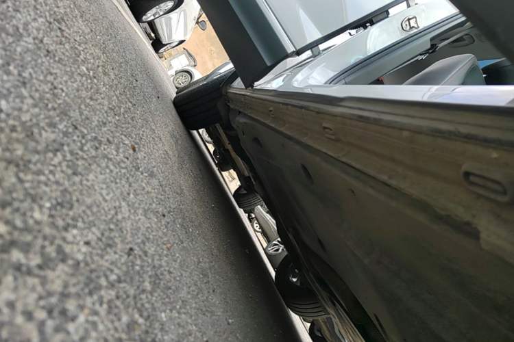 Used Volkswagen Tayron 2020 330TSI Two-Wheel Drive Luxury Smart Connectivity Version Right Side Sill