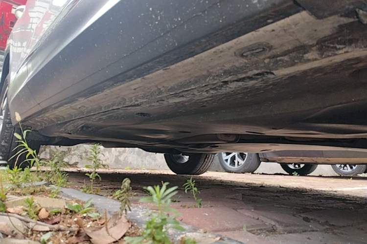 Used Volkswagen Tayron 2020 330TSI Two-Wheel Drive Luxury Smart Connectivity Version Right Side Sill