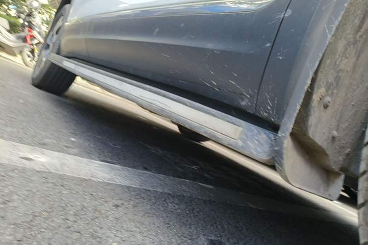 Used Volkswagen Tayron 2020 280TSI Two-Wheel Drive Luxury Connect Edition Right Side Sill