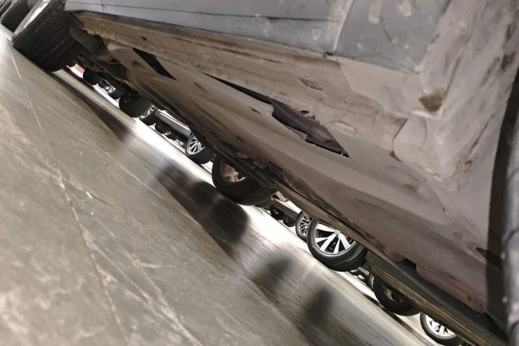 Used Volkswagen Tayron 2020 380TSI Four-Wheel Drive Luxury Connect Pro Edition Right Side Sill