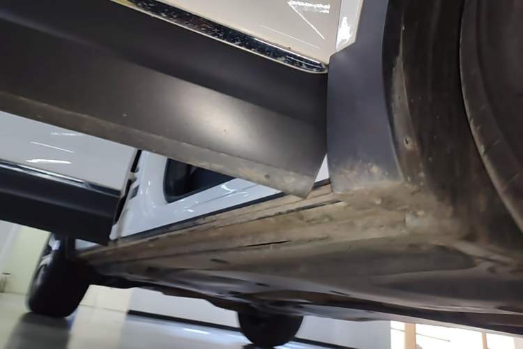 Used Volkswagen Tayron 2020 330TSI Two-Wheel Drive Luxury Smart Connectivity Version Right Side Sill