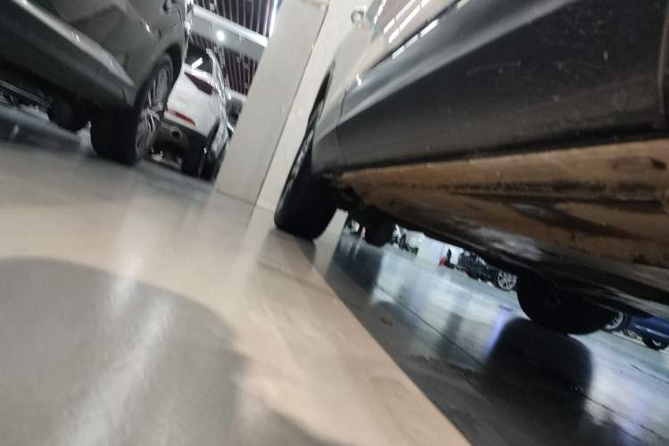 Used Volkswagen Tayron 2020 280TSI Two-Wheel Drive Luxury Connect Edition Right Side Sill