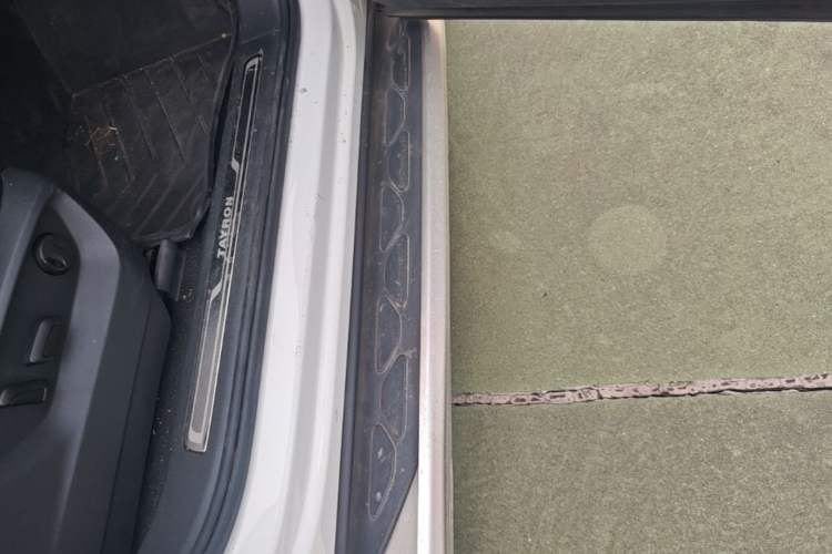Used Volkswagen Tayron 2020 330TSI Two-Wheel Drive Luxury Smart Connectivity Version Right Side Sill