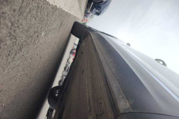 Used Volkswagen Tayron 2020 330TSI Two-Wheel Drive Luxury Smart Connectivity Version Right Side Sill