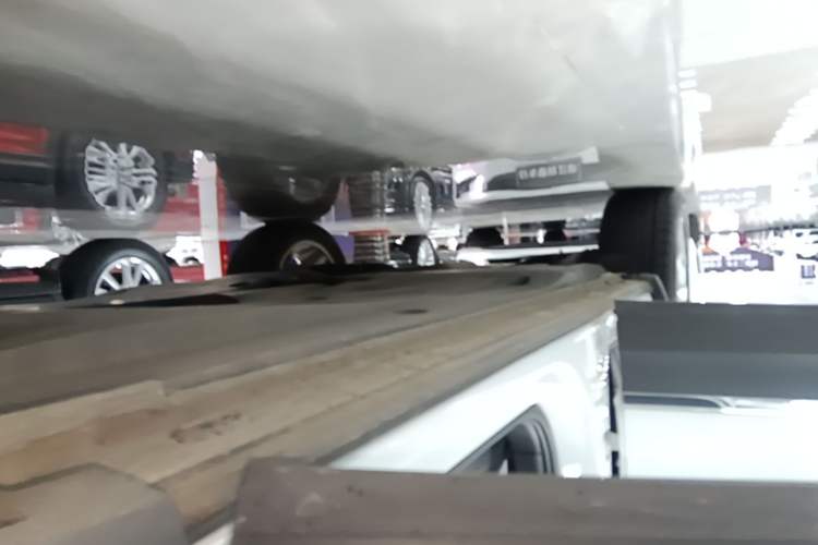 Used Volkswagen Tayron 2020 330TSI Two-Wheel Drive Luxury Connected Pro Edition Right Side Sill